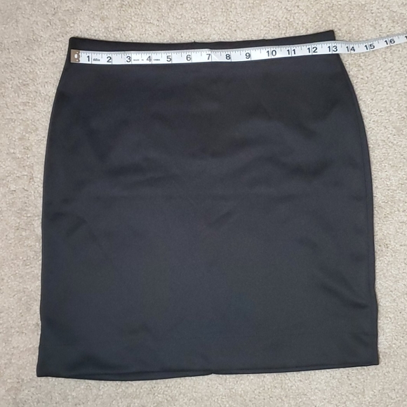 Forever 21 Black Mini Skirt - Picture 4 of 6